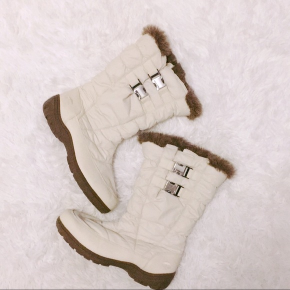 totes Shoes - NWOT Totes Mistletoe Mid-Calf Ivory Puffer Boots